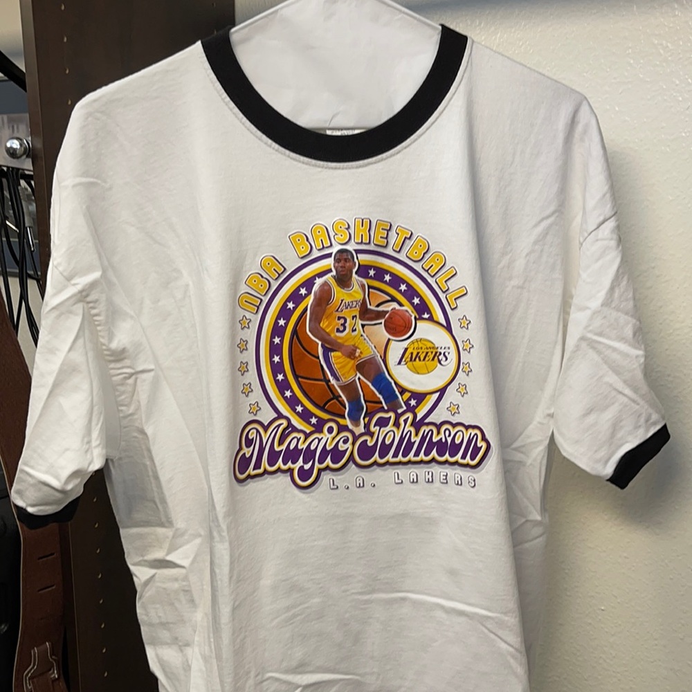 Men’s Magic Johnson lasers tshirt XXL